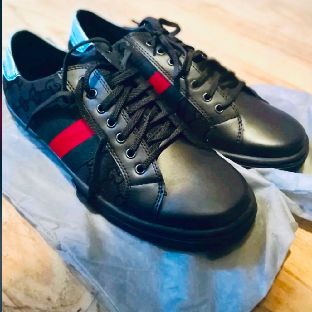 NEW Men’s Gucci sneakers